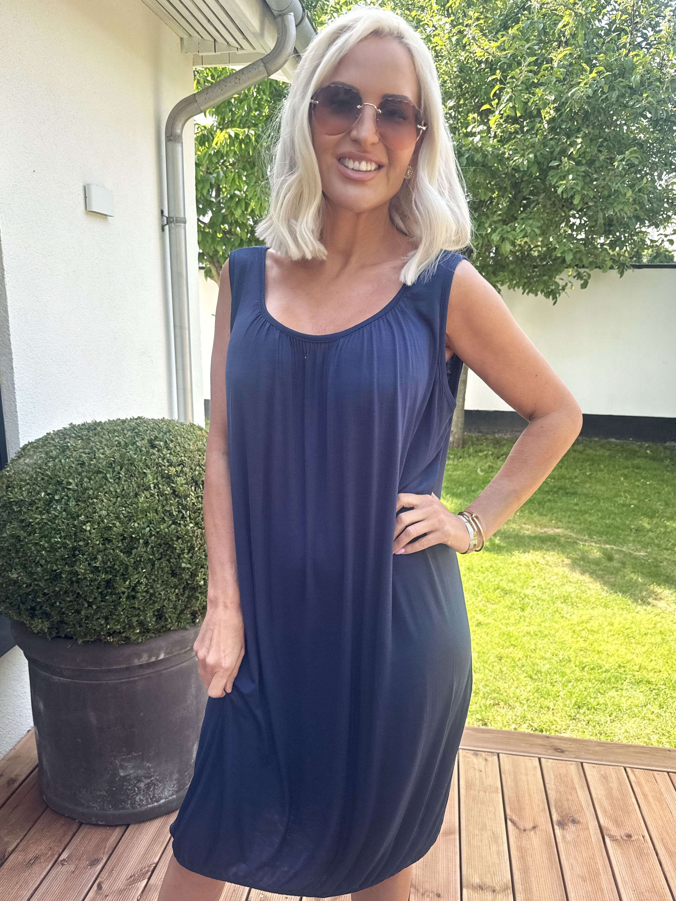 Miracle Sleeveless Dress - Basis kjole i viskose med elastik forneden